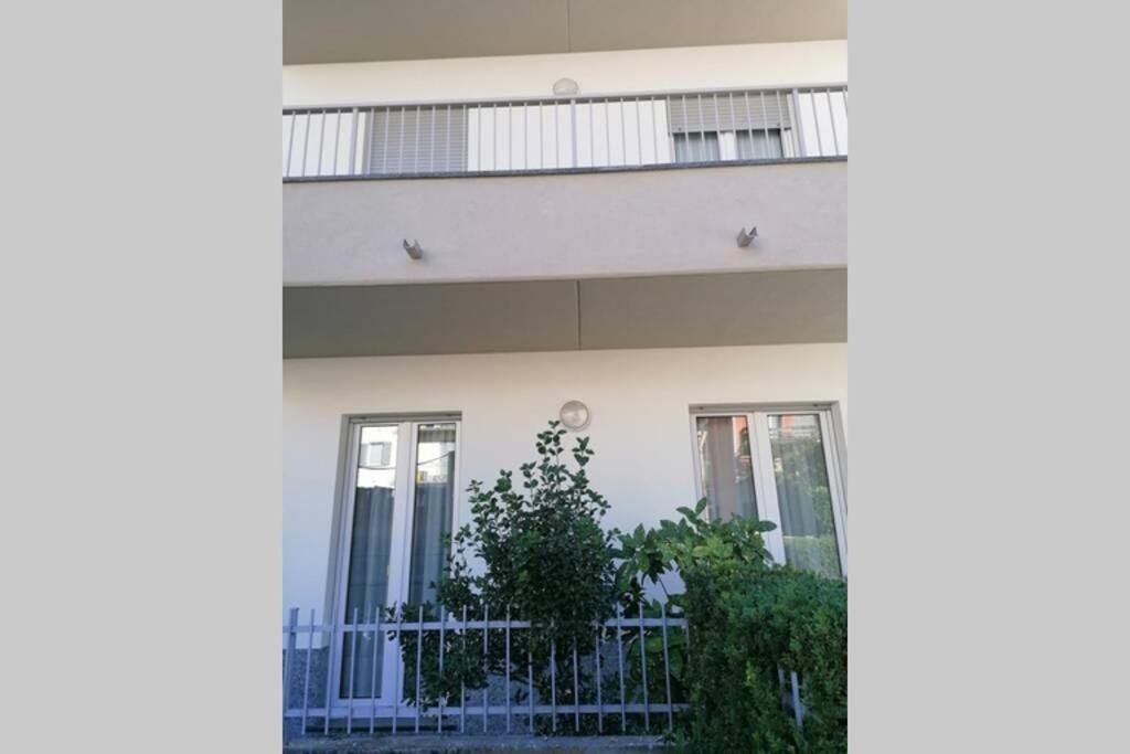 Appartamento Incantevole Con Parcheggio Gratuito 티라노 외부 사진