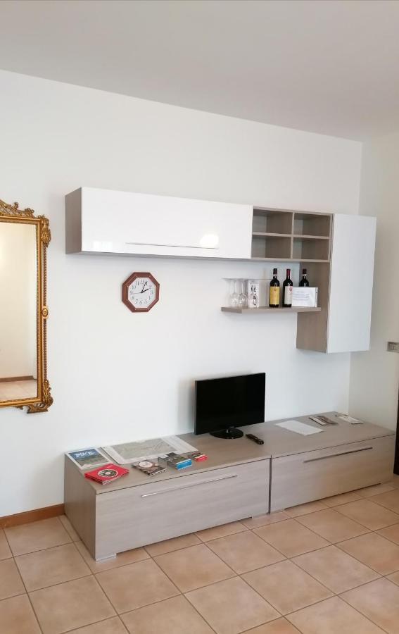 Appartamento Incantevole Con Parcheggio Gratuito 티라노 외부 사진
